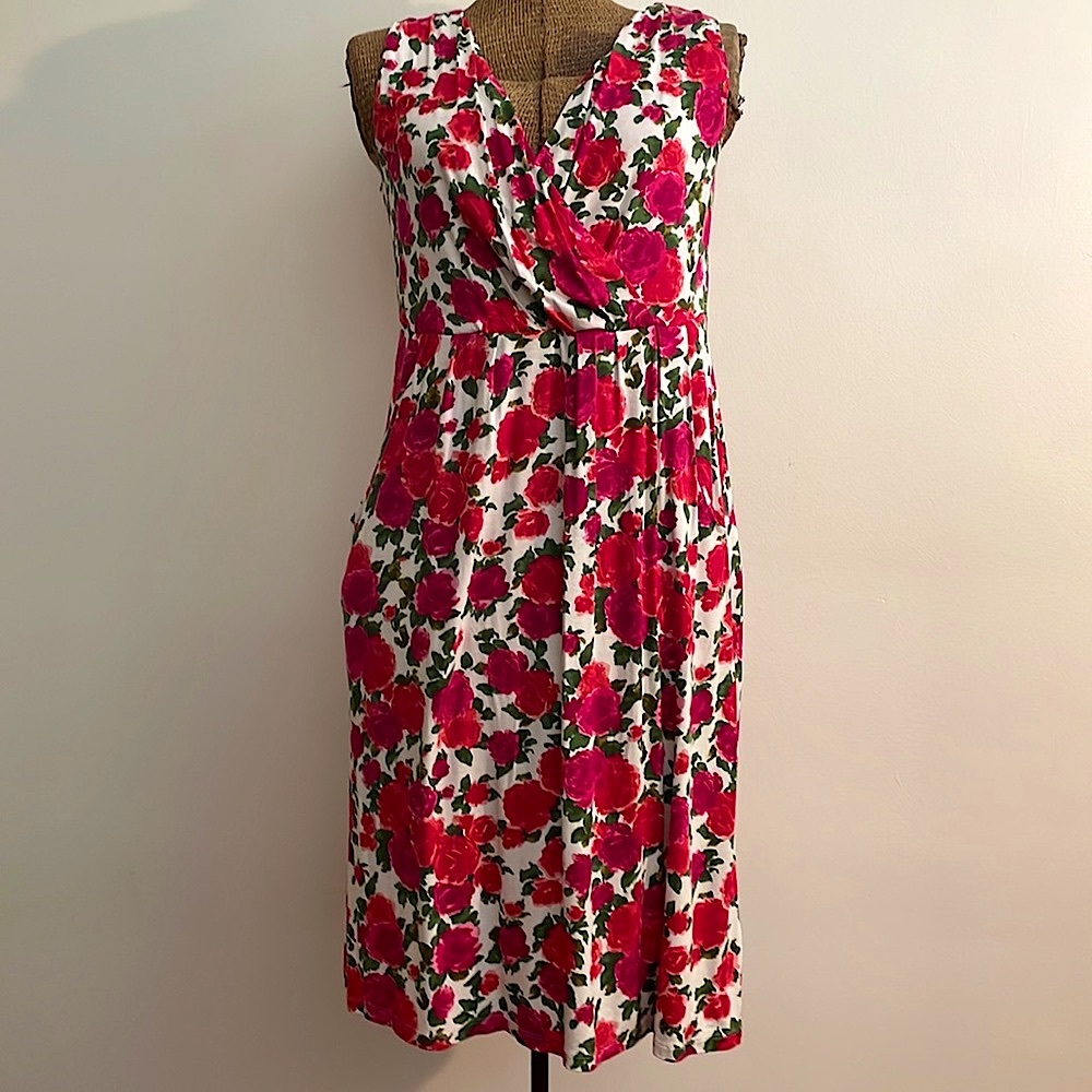 GARNET HILL Roses GREEN COTTON Knit Dress FLATTERING EASY Fit NWOT
GARDEN Party